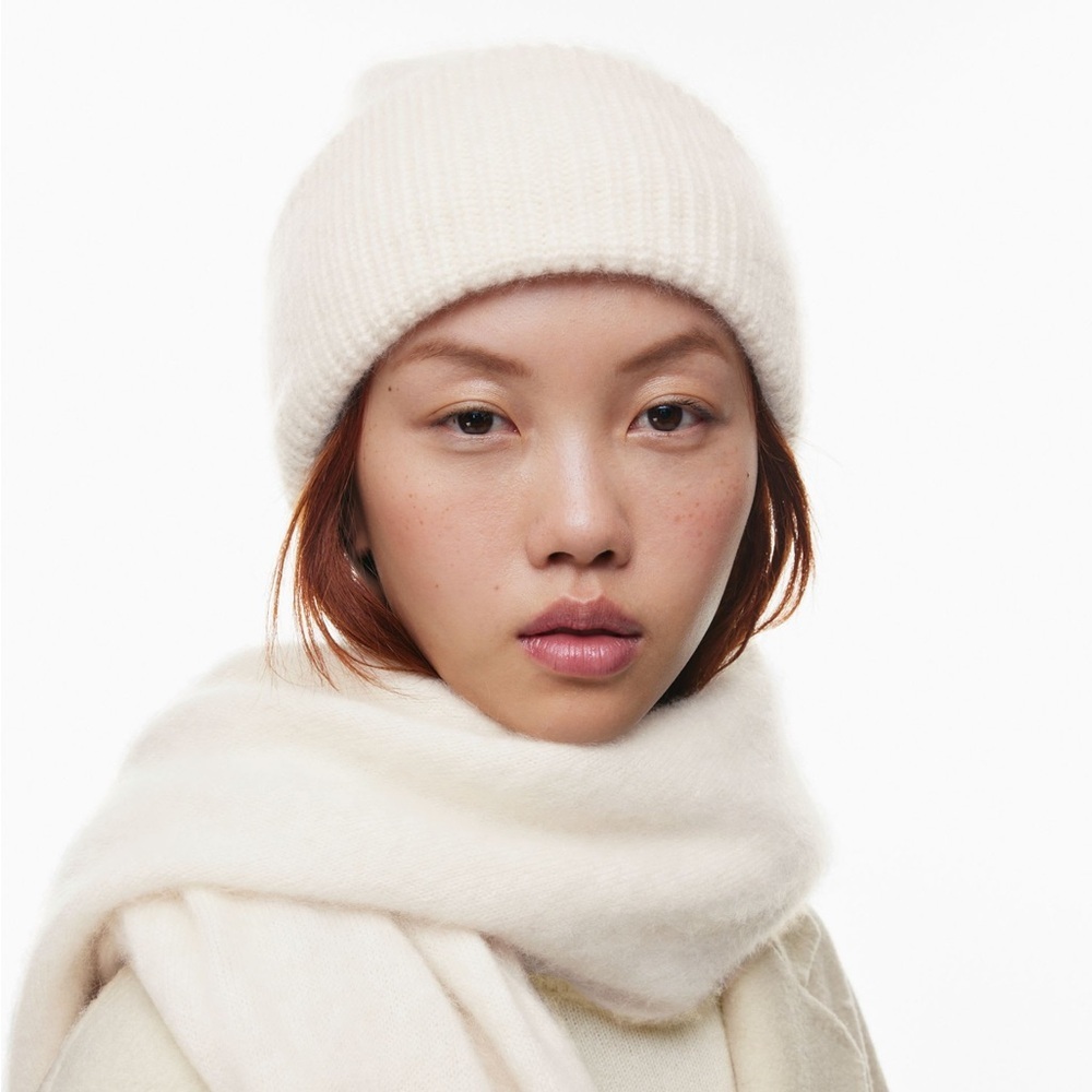 Wilfred Free by Aritzia Cozy Cream Knit Beanie - Picture 3 of 3